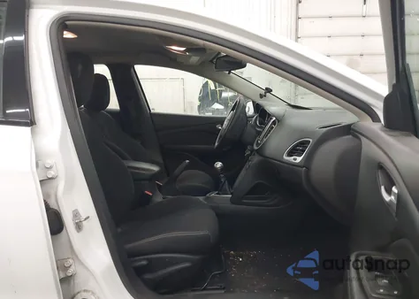 2015 Dodge Dart Sxt z USA, uszkodzony, nr VIN 1C3CDFBB3FD403138